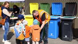 Kinder auf dem Energieberg